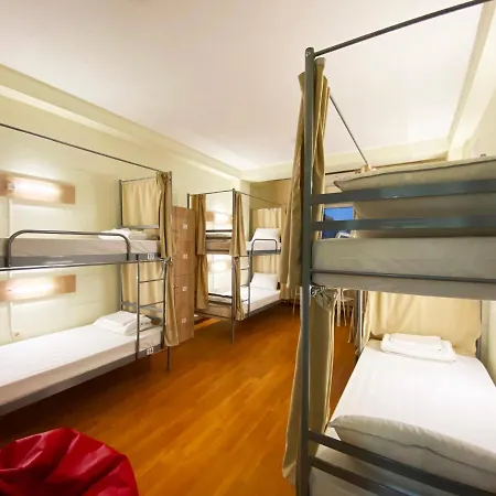 Capsule Hostel *